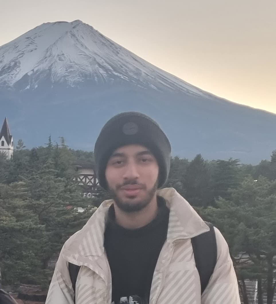 Photo de profil d'Ilias Aït-Moh, développeur Full Stack et étudiant en Master IA